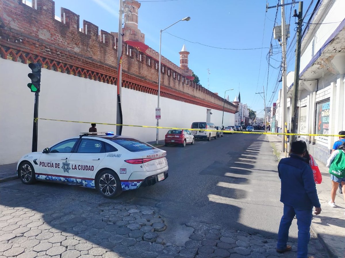 🚧 #CierreVial 🚧

Se reporta cierre en 3 Poniente y 15 Sur, debido a la presencia de un grupo de personas en la zona.

👮🏻 Elementos de la Dirección General de Control de Tránsito permanecen en el lugar para coordinar la movilidad y mantener un flujo vial seguro.