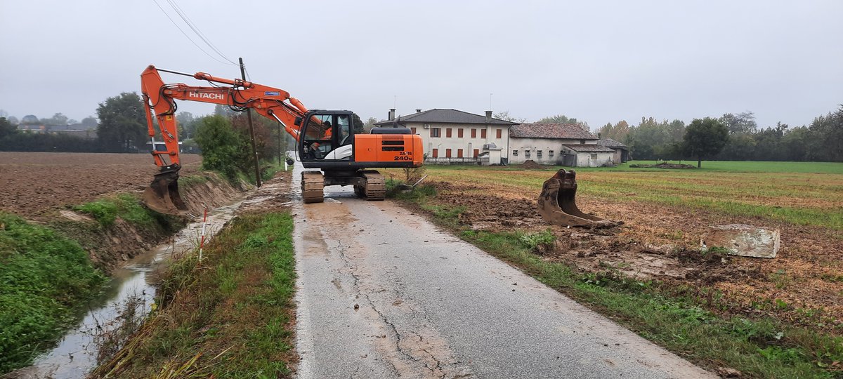La scorsa settimana abbiamo terminato i lavori di consolidamento di alcuni tratti di argine del canale di scarico "Cavallo - ramo 1'" nel tratto a lato di via Cal di Riese in Comune di Riese Pio X #sicurezzaidraulica #consorzioPiave