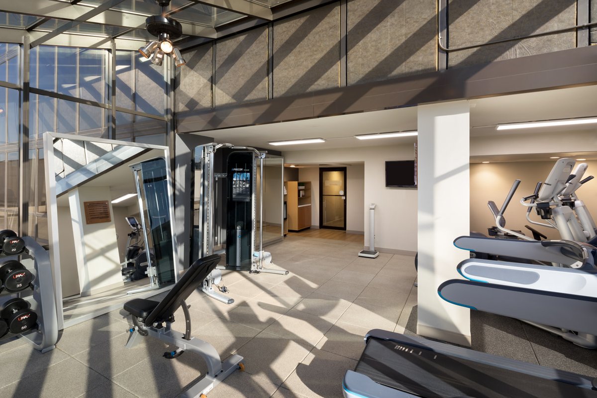DoubleTreeDCC's tweet image. Step into wellness! 🏃‍♂️ Whether you love the treadmill or the weights, our fitness center has everything you need to stay on track.