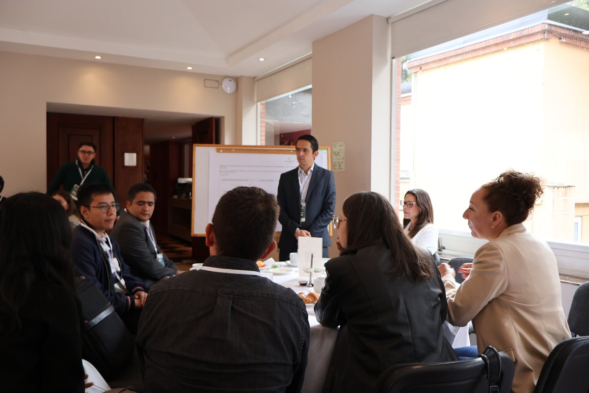 OITAndina's tweet photo. A partir de un taller impulsado por #OIT @MinAmbienteCo #Tranforma, la nueva NDC🇨🇴 (el compromiso climático del país en el acuerdo de París) ya incorpora la transición justa como un eje central
Hacia una acción climática justa e inclusiva. Apoya @Sida
https://t.co/wPvcEb6XEB https://t.co/WcltXzX5k2