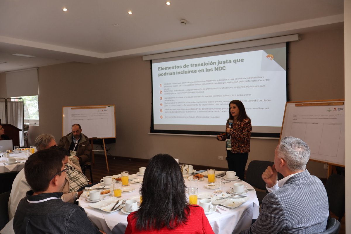 OITAndina's tweet photo. A partir de un taller impulsado por #OIT @MinAmbienteCo #Tranforma, la nueva NDC🇨🇴 (el compromiso climático del país en el acuerdo de París) ya incorpora la transición justa como un eje central
Hacia una acción climática justa e inclusiva. Apoya @Sida
https://t.co/wPvcEb6XEB https://t.co/WcltXzX5k2