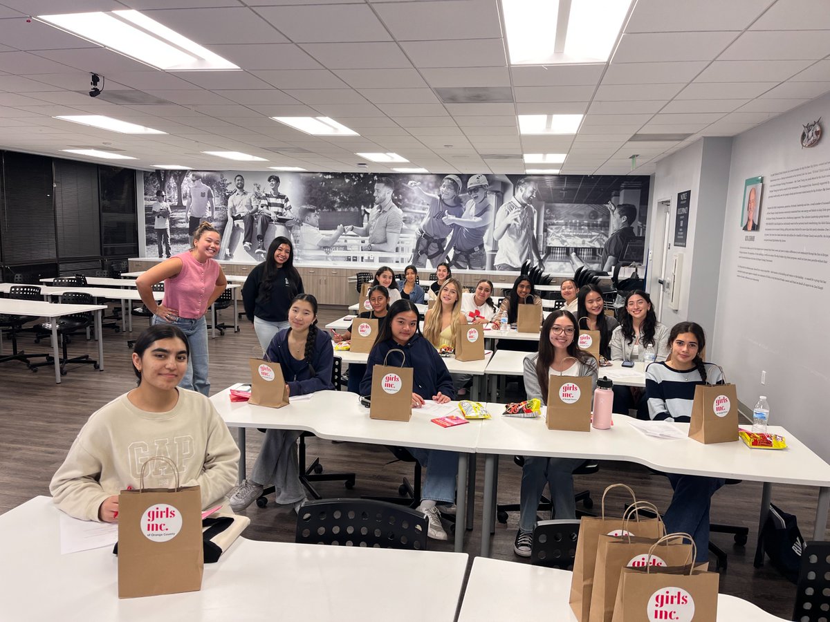 GirlsIncOC's tweet photo. Kicking off year 2 of our Ambassadors Program with a phenomenal first day last week! We're so excited to welcome 15 brilliant young women who will spend the next few months developing community projects and honing their leadership skills. #AmbassadorsProgram https://t.co/pMyuCzKmJw