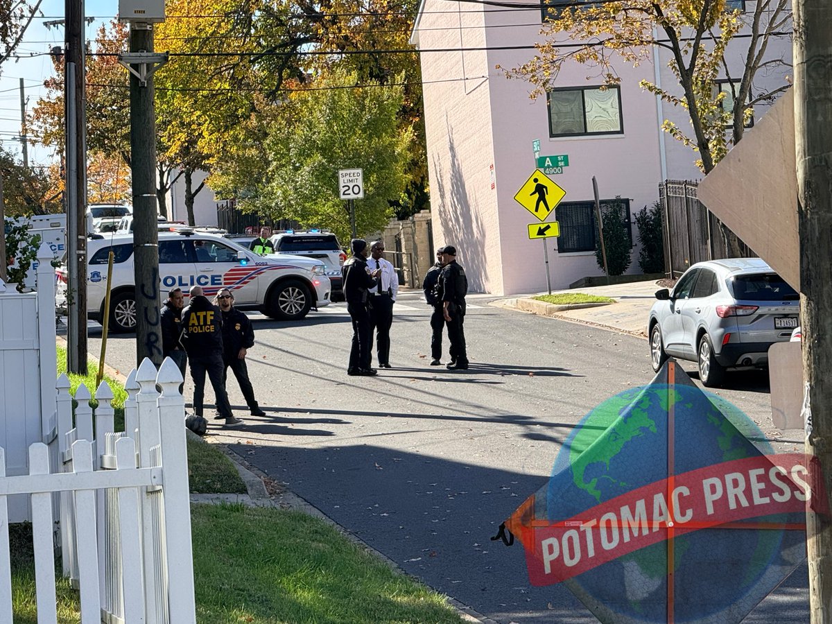 killmoenewsdc's tweet image. ONGOING BARRICADE SITUATION IN SOUTHEAST D.C.

WASHINGTON, D.C. — The Metropolitan Police Department (MPD), alongside agents from the Bureau of Alcohol, Tobacco, Firearms and Explosives (ATF), remains on scene of an active barricade situation in the 4900 block of A Street S.E.…