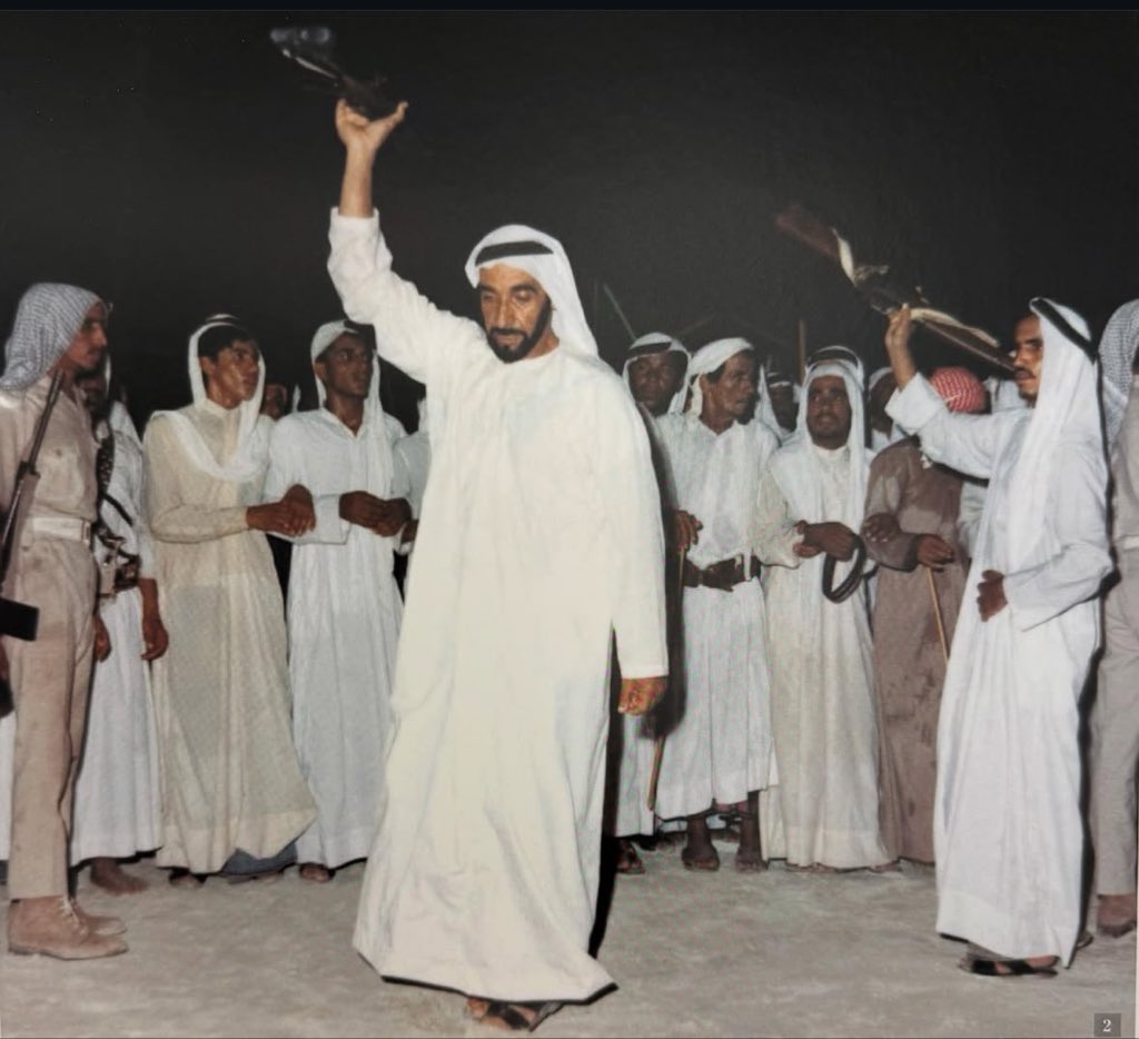 ذكراه في قلب  #الإمارات 
تنبض و تهتف بإسم زايد 
#في_القلب_زايد_حي_ما_مات 
اللهم اغفرله وارحمه واسكنه الفردوس الأعلى برحمتك ياأرحم الراحمين