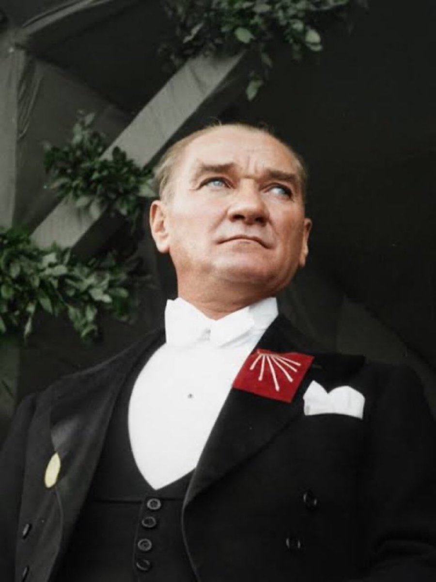 yarennuy's tweet photo. "Mustafa olarak doğdu, Kemal olarak büyüdü ve Atatürk olarak tarihe geçti." 🤍 https://t.co/Yfq4bDfJbO