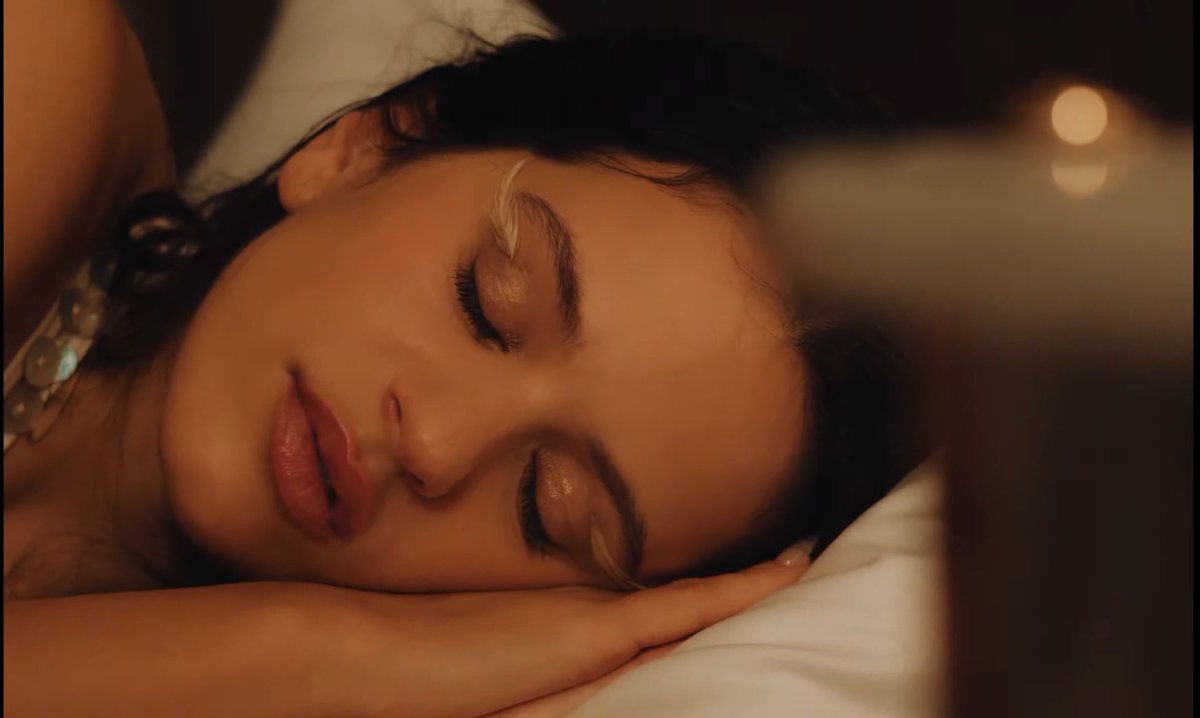 DIOS MÍO NO PUEDO CREER LO QUE ES BERGHAIN ESTOY EN LÁGRIMAS, ROSALÍA REINA MADRE PATRONA