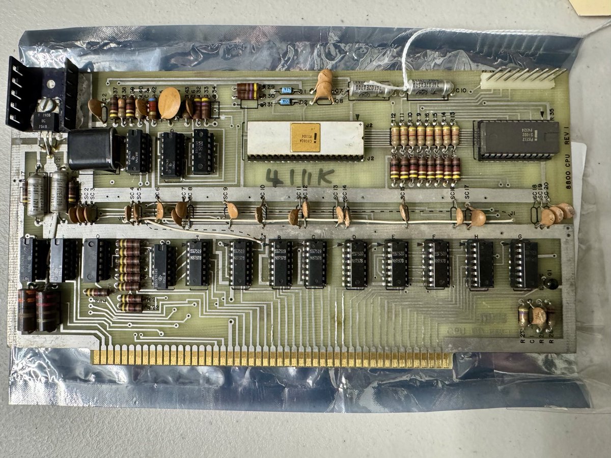 sdf_pubnix's tweet photo. Bruce and Jeff have made progress on the MITS Altair 8800.  It’s doing deposits and examines now with some success.

https://t.co/ihON7y2jBE

#intel #1970s #altair #homecomputer #retrocomputing #vintagecomputing #microprocessor https://t.co/lShnEIHVNd
