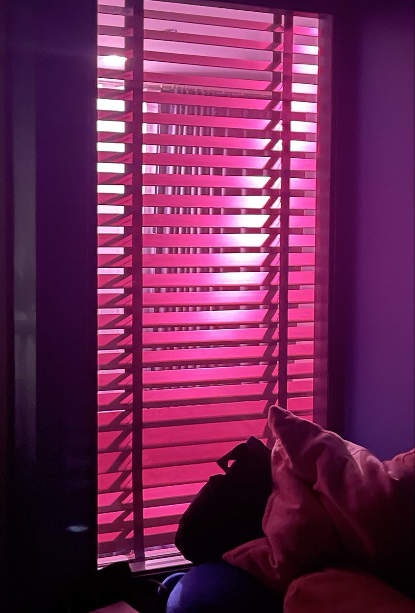 สีไฟในห้อง ทำไมมัน…. เหมือนอะไรน้า