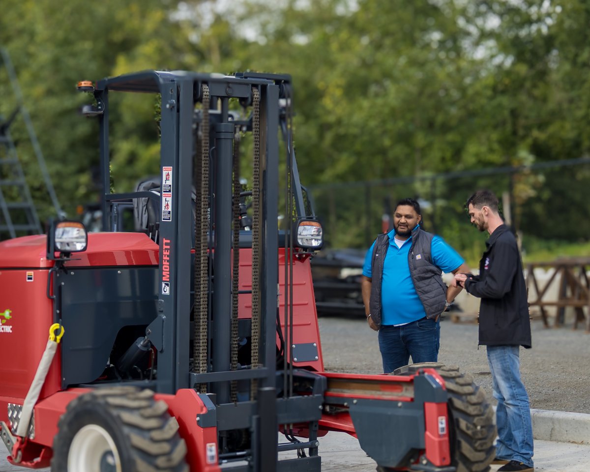 atlaspolar's tweet image. ML-Truck Equipment has been doing it all and doing it stellarly lately, and the Opening Celebrations of their new #HIAB, #Moffett, and #Multilift sales and service facility were well-earned and well-attended. Folks learned a lot, tried out some cool equipment and had fun.