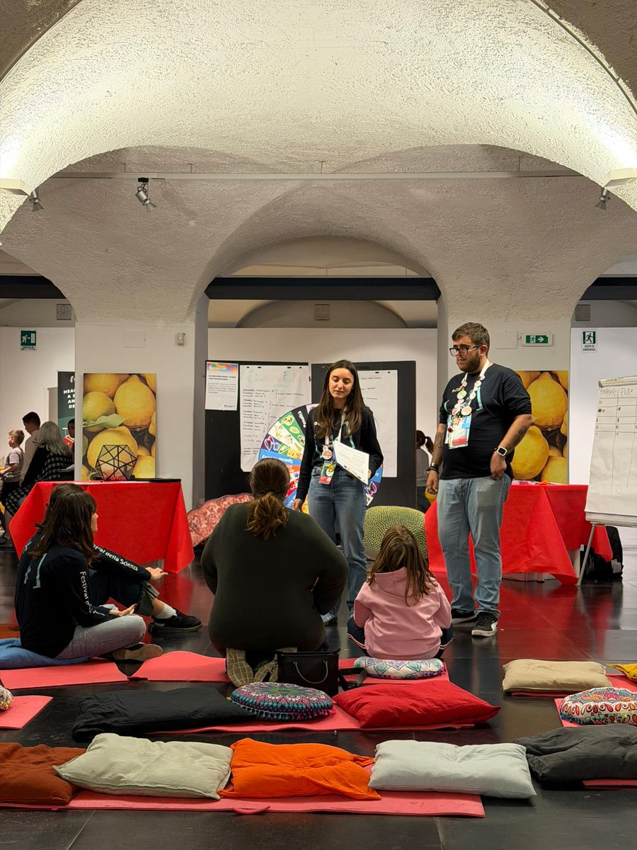 GenovaEventi's tweet image. 🔬 Il Festival della #Scienza 2025 entra nel vivo!

🔭 Laboratori, conferenze e tante altre attività stanno infatti animando alcuni dei luoghi più suggestivi della nostra città, da Palazzo Ducale a Palazzo della Borsa

🗓 fino al 02/11

 🔎 festivalscienza.it/programma-2025

#genova