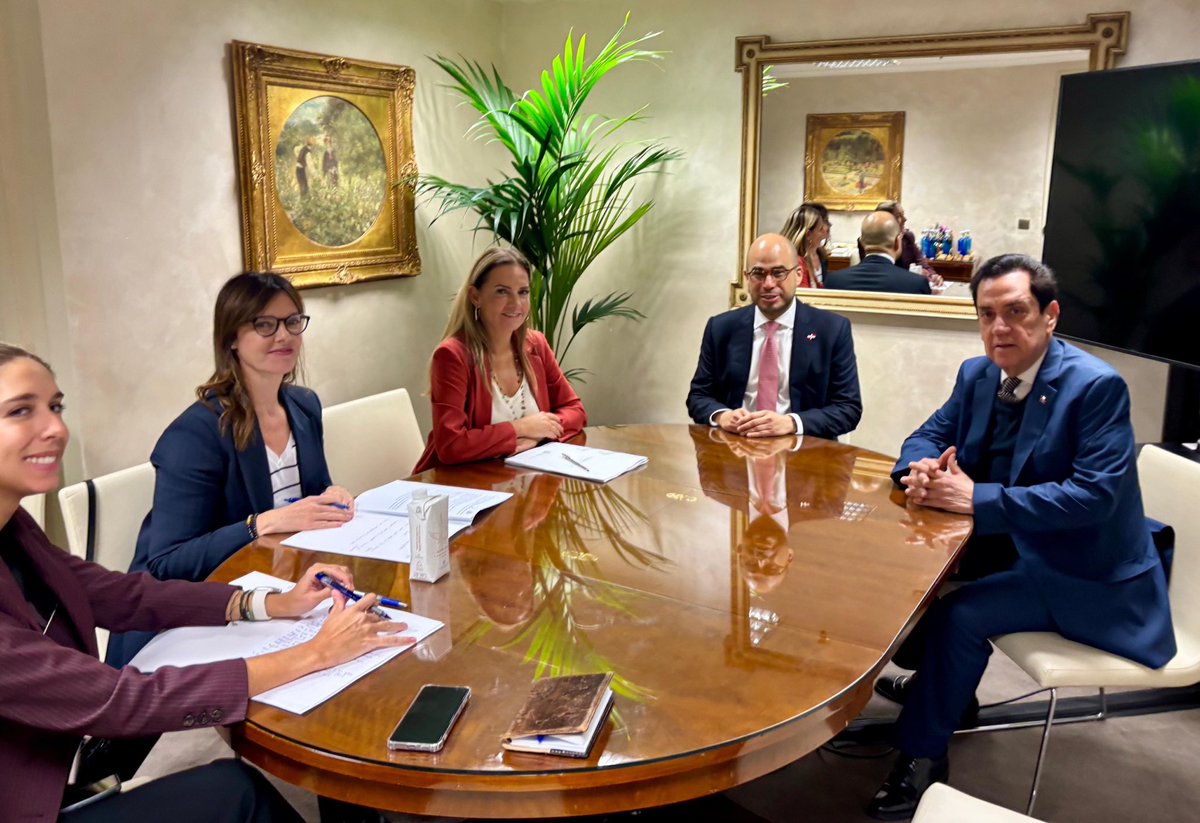 He asistido a la inauguración de la segunda edición de la Semana Dominicana en España, un espacio que refuerza los lazos entre ambos países. Me he reunido con mi homólogo el viceministro Francisco Caraballo para repasar los diferentes temas que nos ocupan.