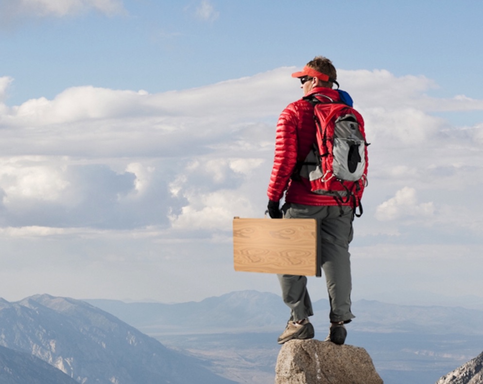 maxxmakes's tweet image. Travel Standing desk render. Folds completely flat and adjusts to multiple heights.