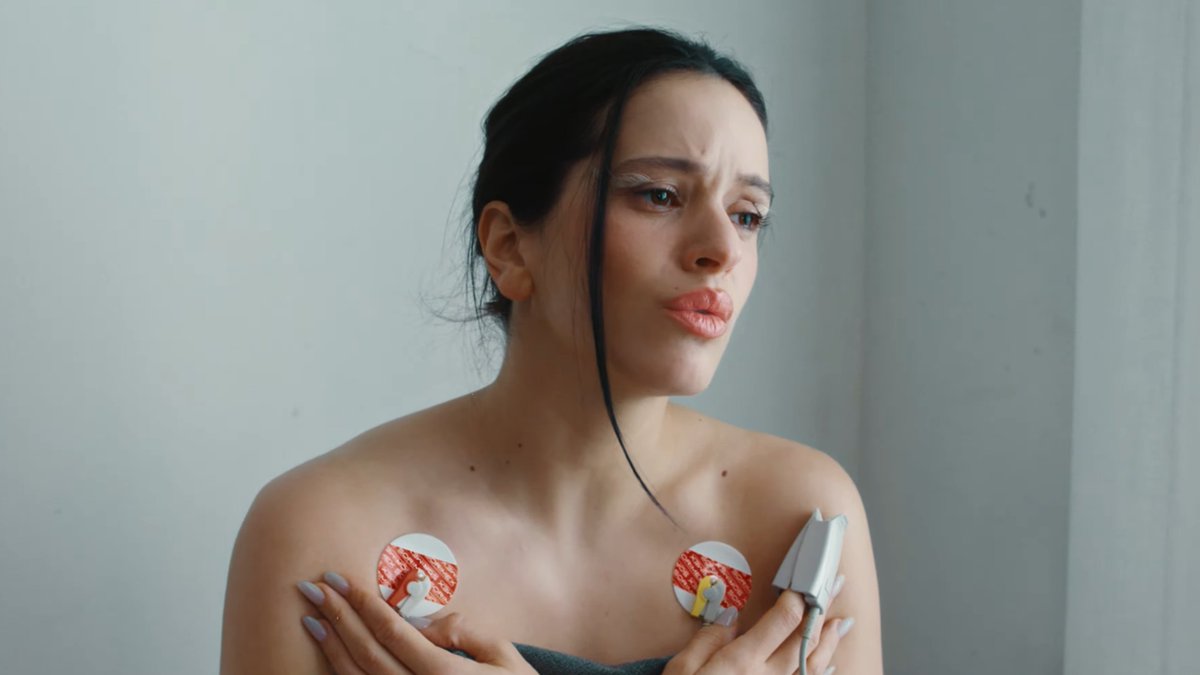 SeriesBrasil's tweet image. ENTREGOU! ROSALÍA convoca orquestra LUXuosa para o clipe de BERGHAIN, lead-single do seu novo álbum.