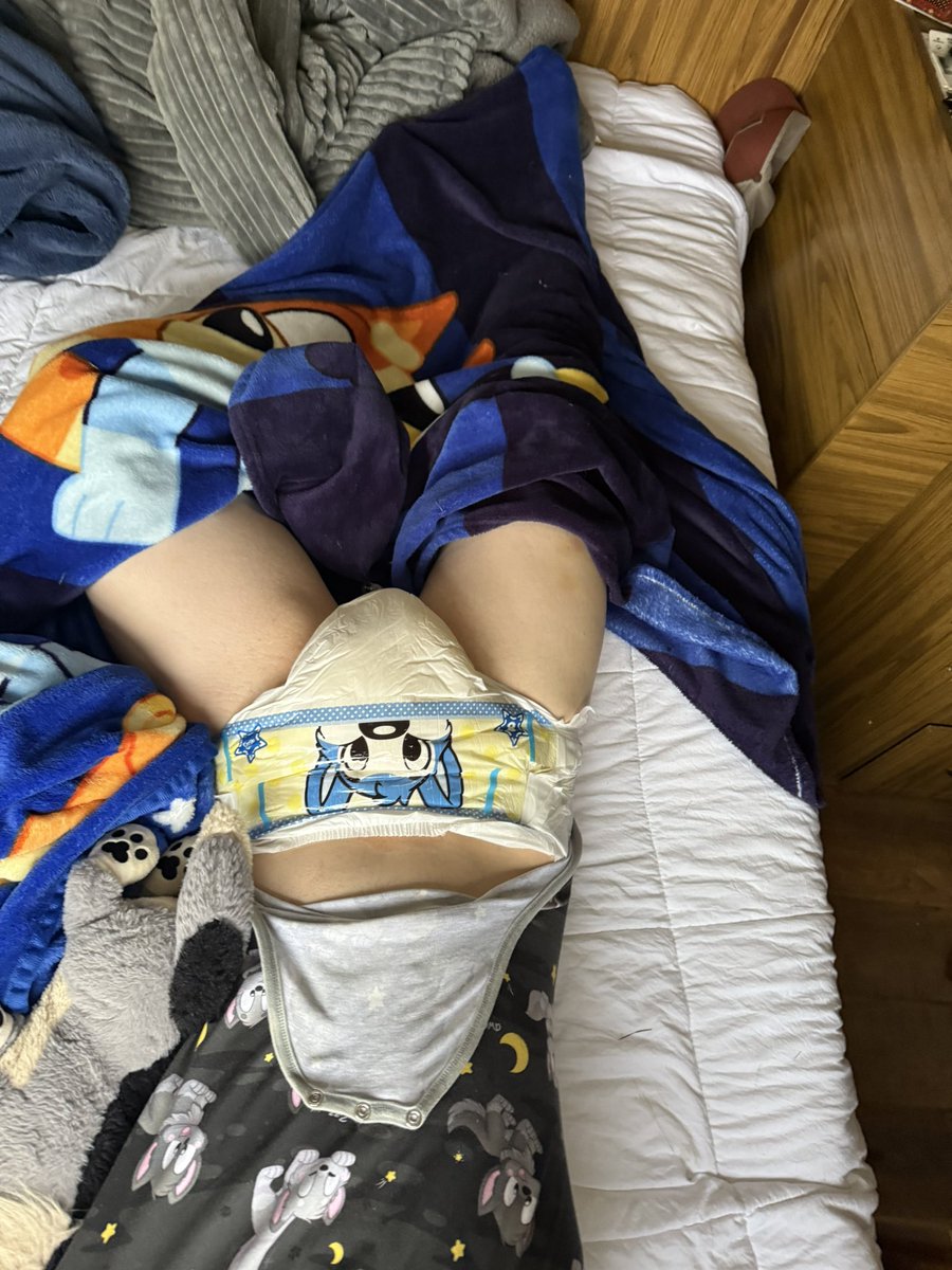 BlueDogsAD's tweet image. Seemingly difficult to find an artist that’s interested in making a little sticker pack.. anyone have any suggestions? 🐶 

Soggy pic for attention: need art pls 🖼️