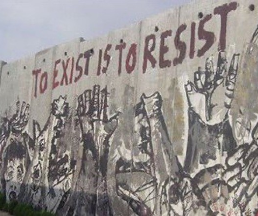 Arsızlık/barbarlık/hainlik
zalimlik/hukuksuzluk karşısında
susan toplum köleleşir,
çürür/çözülür.
Halk ancak, direniş ruhuyla
öz gücünü kuşandığında yenilmezdir.
Zulüm düzeninin eceli
emekçi halkın direnişinde gizli.
#Susma #Bağır ki sesin duyulsun!
#Diklen #Diren ki var olasın!