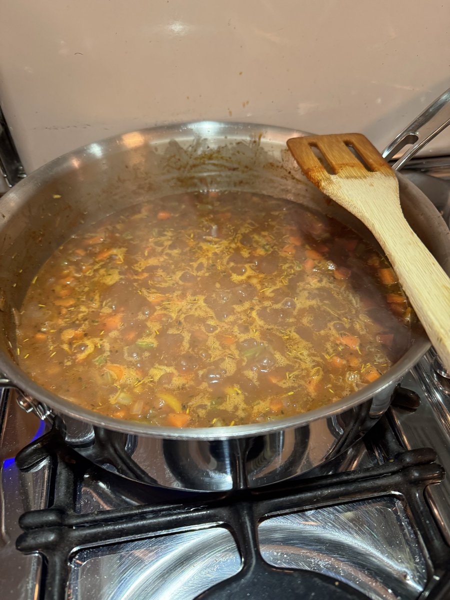 dardon101's tweet photo. I made my version of hamburger helper: red wine reduction included. 🤌🏼 https://t.co/8SXy2DwX1Z