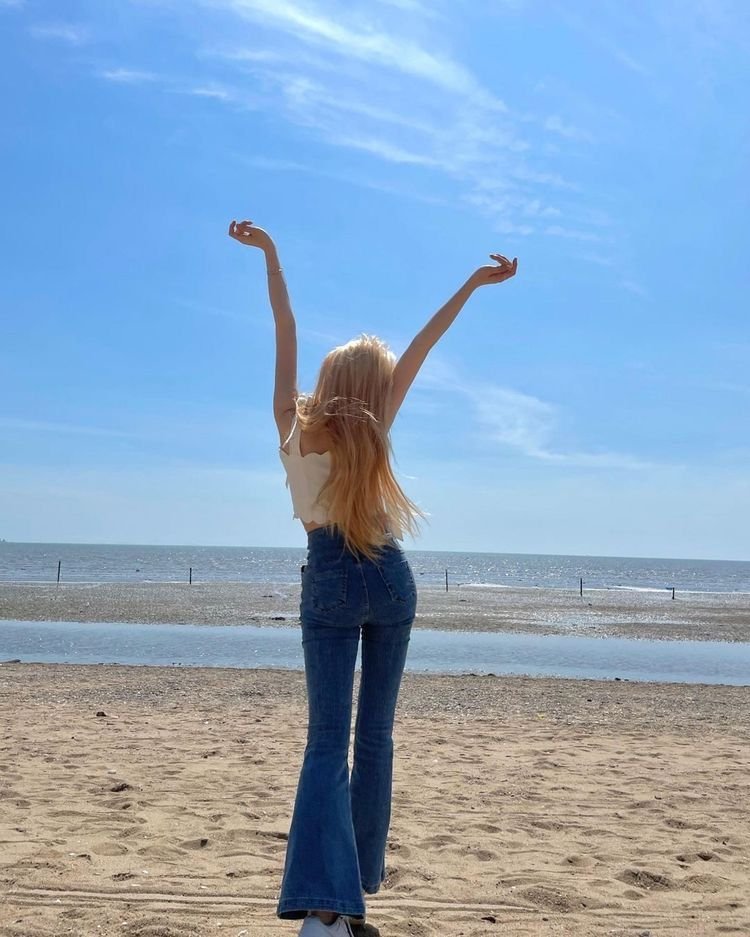 ITS OFFICIAL, LEE CHAEYEON IS FREE

The next chapter starts now.

Celebrating the end of a chapter and the beginning of a new adventure.

#여니왔어요

#LEECHAEYEON #이채연 <a href="/official_LCY/">이채연(LEE CHAE YEON) Official</a> <a href="/cc_chaeyeon2/">캐릭캐릭 채연이</a>