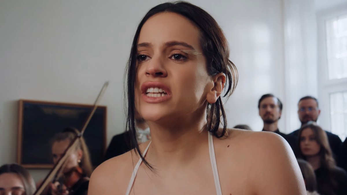 SeriesBrasil's tweet image. ENTREGOU! ROSALÍA convoca orquestra LUXuosa para o clipe de BERGHAIN, lead-single do seu novo álbum.