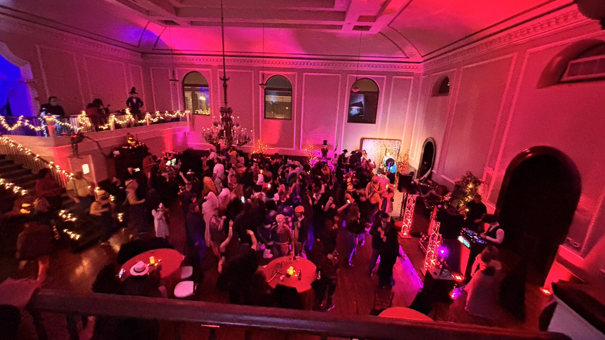 Salem what a phenomenal night at Colonial Hall this year! 🎃 dying to go back!! ☠️  <a href="/Salem_ma/">Salem, Ma - The Witch City</a> <a href="/RocksSalemMA/">Rockafellas</a> <a href="/HalloweenCounts/">Halloween Countdown</a> <a href="/halloween/">Halloween Love</a> #salem #halloween #pirates #halloweenbash