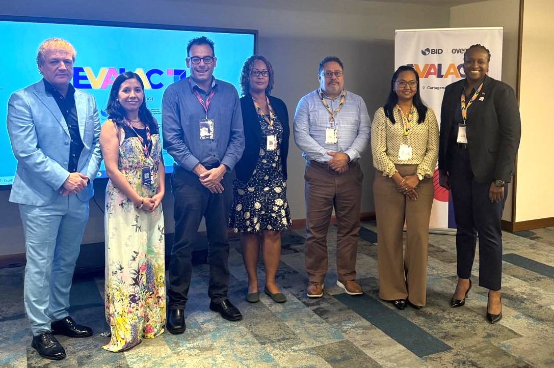 Clear_Lac's tweet photo. CDB partners with CLEAR-LAC and UC-Chile to strengthen evaluation capacities and M&E systems in the Caribbean

The Caribbean Development Bank (@Caribank), through its Office of Independent Evaluation (OIE), has signed an agreement with @ucatolica, host of CLEAR-LAC. This partnership aims to strengthen evaluation capacities and national monitoring and evaluation (M&E) systems in the Caribbean, starting with Trinidad & Tobago, Jamaica, and Saint Lucia.

🔗 Learn more: https://t.co/GgVn0H9Qn9