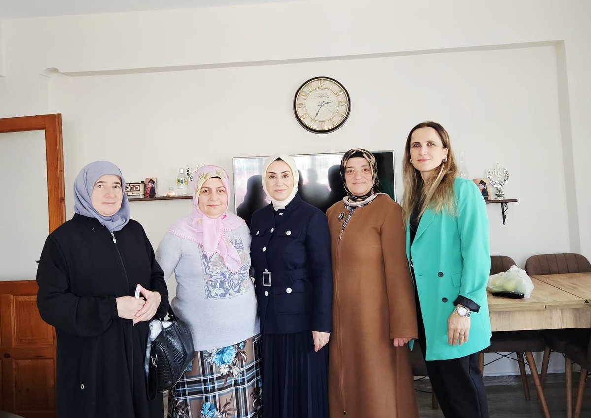 📍Soğuksu, Hızırbey, Gülbaharhatun 

AK Parti İl Kadın Kolları Başkanımız Ayfer Cihan ve yönetim kurulu üyelerimiz,  Soğuksu, Hızırbey ve Gülbaharhatun mahallelerimizde hane ziyaretleri gerceklestirdiler.

#GönülHaneleri
#KadınlarlaBüyükTürkiyeYolunda 
#TürkiyeYüzYılı
