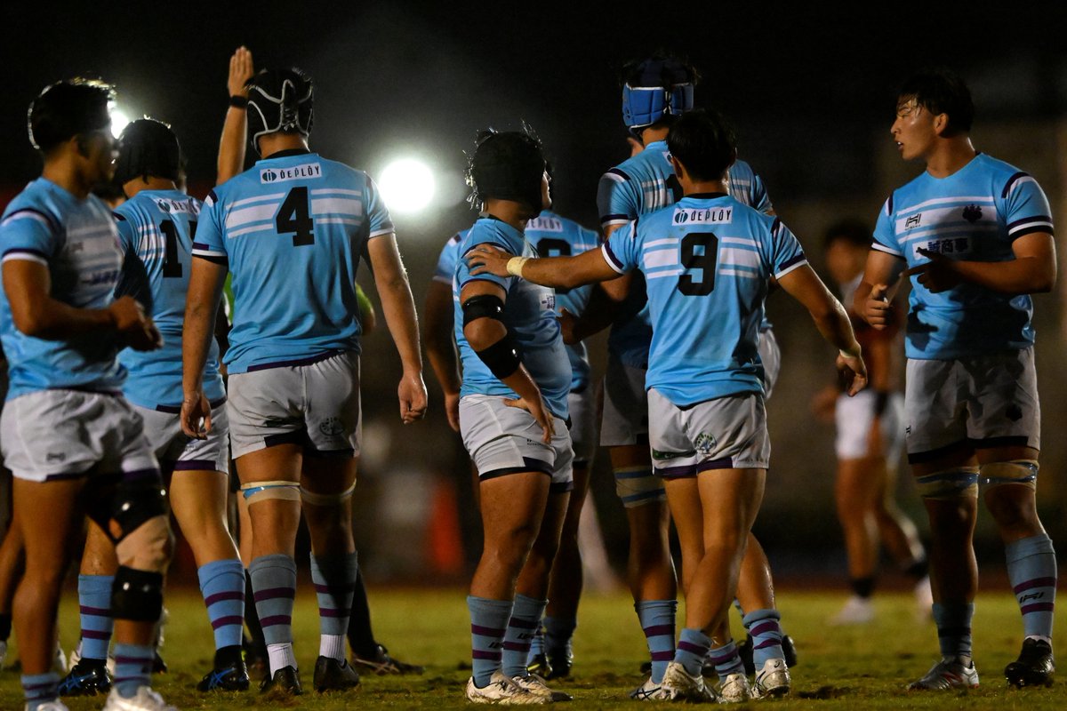 RUGBY_REPUBLIC's tweet photo. 【ラグマガ12月号 #アザーカット📸】 
発売中のラグマガでは、大学ラグビーの前半戦をリポートしています。

明大、慶大を破り、先日は帝京大にも勝利を収めた筑波大のチームルポを掲載しています。好調の理由を嶋﨑達也監督、高橋佑太朗キャプテンらに聞きました。

撮影：福島宏治

◆Amazonでの購入はこちらから。
https://t.co/tBxXE4w78X

◆BBM@BOOK CARTでの購入はこちらから。
https://t.co/qkbKg9Qz6i