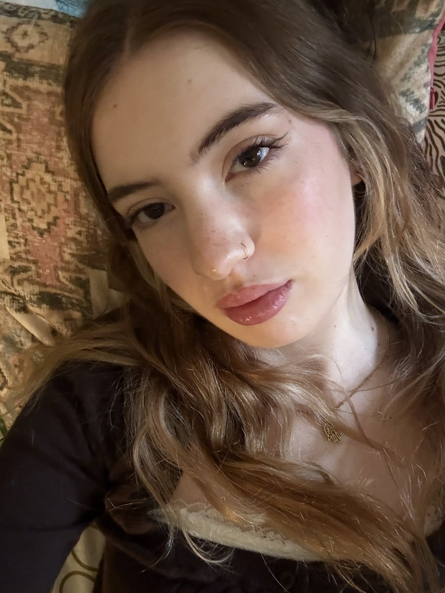 bethan0l_'s tweet photo. my eyebrows are naturally 🤨 https://t.co/YOSH1bLX1q