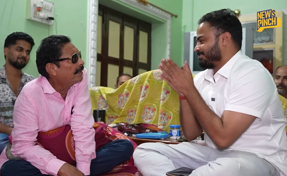 KraantiKumar's tweet photo. अभिनव पांडेय के एक सवाल पर मोकामा के बाहुबली विधायक अनंत सिंह कहते हैं, 

मर्डर दुनिया में कोई सरकार नही रोक पाती है. आप पत्रकार हैं, अभी हम आपका मर्डर कर दें तो सरकार का कर लेगी.

अभिनव पांडेय हाथ जोड़कर खिखिया के हंसते हुए कहता है, आप तो छोटे सरकार है, आपके सामने सरकार क्या लेगी. अनंत सिंह के इस बयान को सोशल मीडिया पर सवर्ण जाति के पत्रकार, महिमामंडित कर रहे हैं.

किसी ने भी अनंत सिंह के इस बयान की आलोचना नही की. अनंत सिंह का यह बयान बताता है कुछ लोगों में कानून और संविधान का डर नही है.

अगर यही बयान किसी अब्दुल अंसारी या अनंत यादव या अनंत जाटव या मौर्य पटेल कुशवाहा ने दिया होता तो मीडिया भूचाल मचा देता. सवाल यह भी इस आदमी को मीडिया इतना तवज्जो क्यों देता है, मैं जानता हूँ लेकिन कल बताऊंगा.
