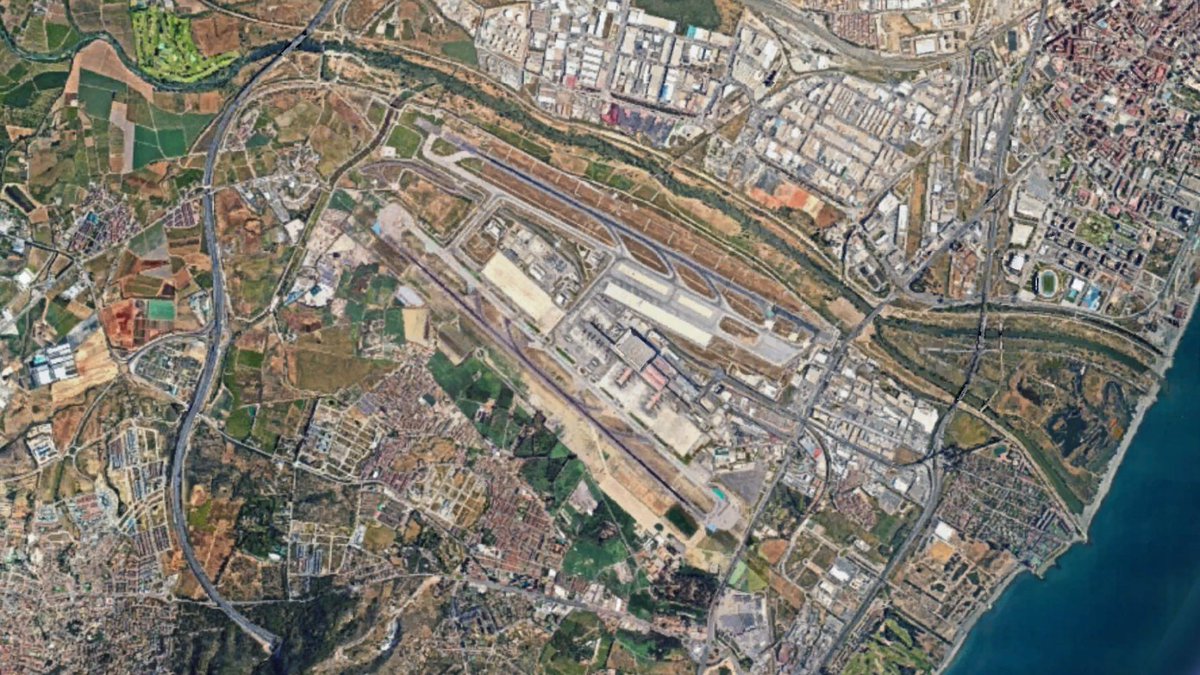 ElMercantilcom's tweet image. IAS Handling se hace con un módulo de la terminal de carga del aeropuerto de Málaga.
➡️  elmercantil.com/2025/10/27/ias…

#handling #aeropuertos #cargaaérea #transporte