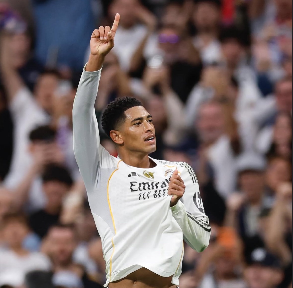 MadridXtra's tweet photo. 🗣️ Wayne Rooney: “You need players who have that [Bellingham’s] attitude, and I don’t mean attitude in a bad way.

That attitude to walk on the pitch and look at the opponents and say: ‘You know what, I’m better than you’.

It’s not a bad thing, and Jude has that, we’ve seen it since a very young age and he’s still very young.” @BBCSport