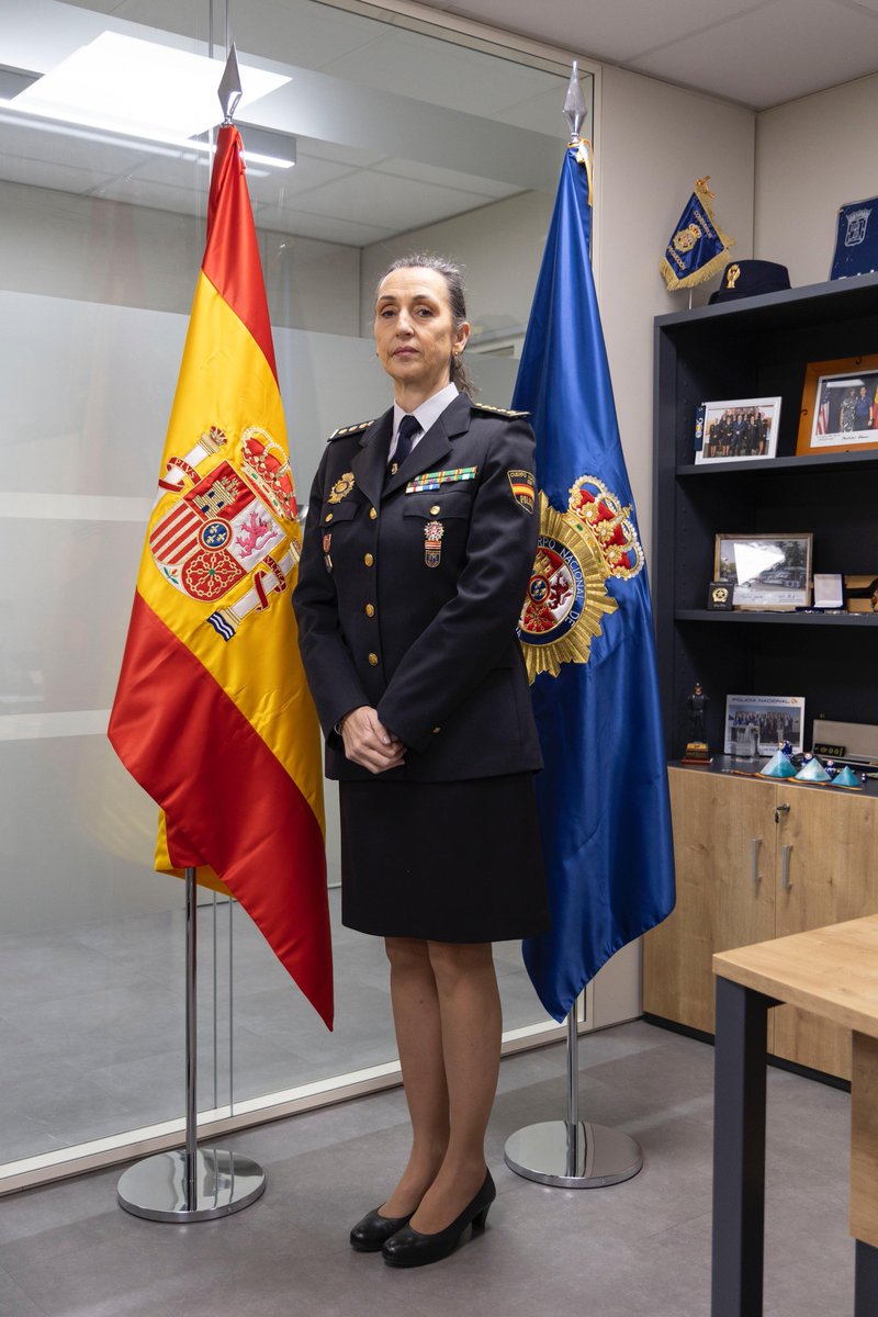 interiorgob's tweet image. Grande-Marlaska nombra a la comisaria principal María Cristina Marí nueva jefa de la División de Documentación de la @policia.

En la actualidad, era la máxima responsable de la UFAM Central y fue la primera mujer en ocupar el puesto de jefa de grupo operativo en la #UIP.