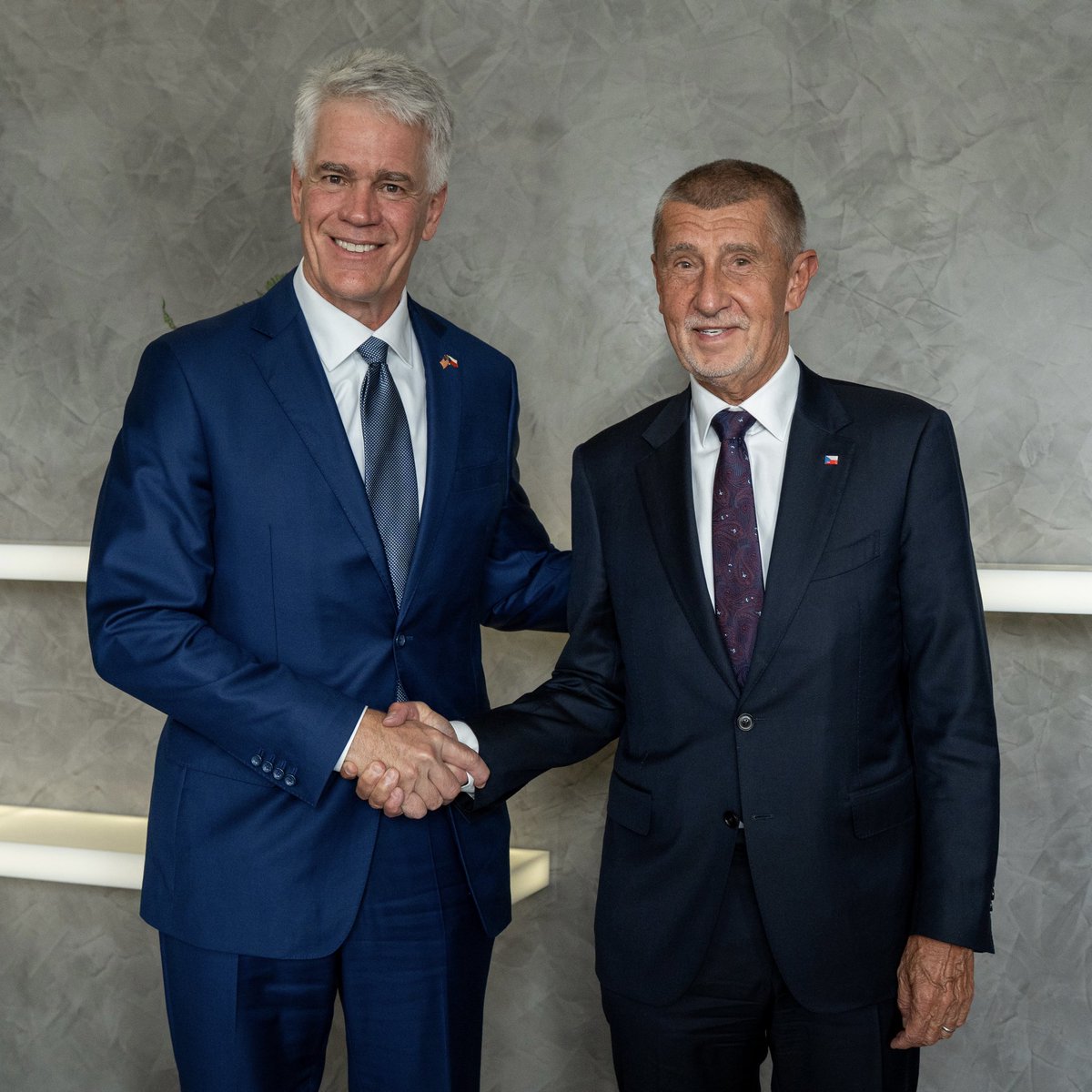 Rád jsem se dnes společně s <a href="/KarelHavlicek_/">Karel Havlíček</a> setkal s novým velvyslancem Spojených států amerických Nicholasem Merrickem. USA jsou naším významným hospodářským partnerem, ale jejich role je nezastupitelná i v bezpečnostní oblasti. Nicholas je rovněž z byznysu, porozuměli jsme si a