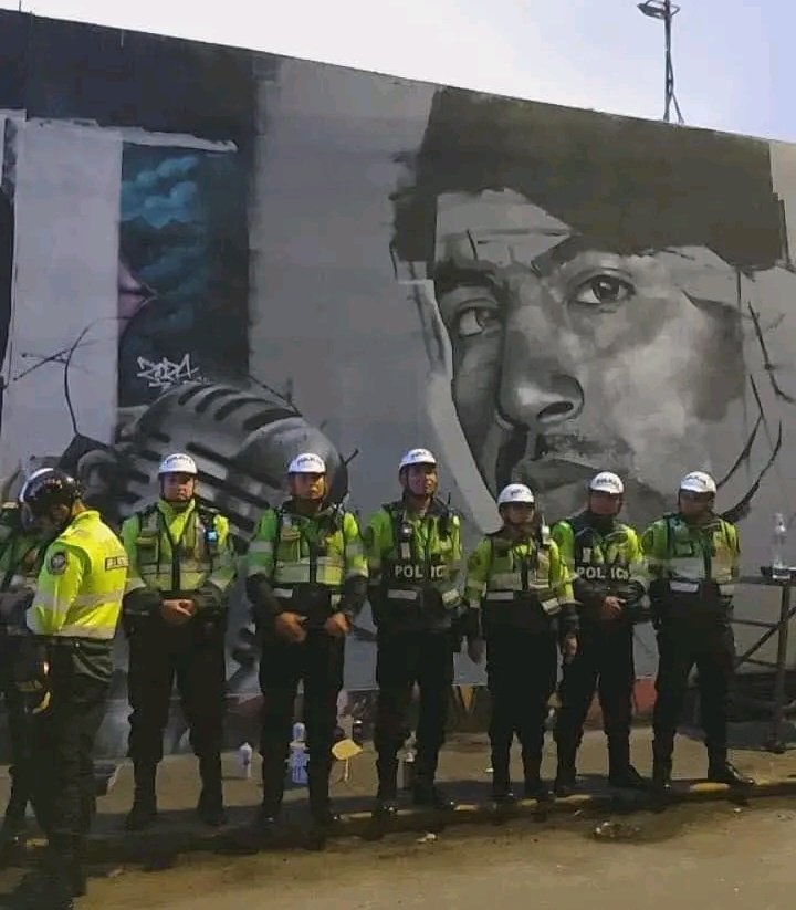 ¡INDIGNANTE! Un contingente policial de la Comisaría de La Victoria, llegó para impedir el repintado del mural dedicado a Trvko. En vez de ir por los delincuentes, atentan contra la libre expresión artística ¡Una vergüenza!