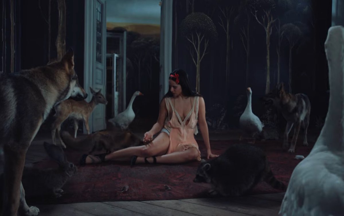 Rosalía es una de las pocas artistas que realmente se esfuerzan por evolucionar musicalmente y romper límites. Estoy sin palabras. Guau