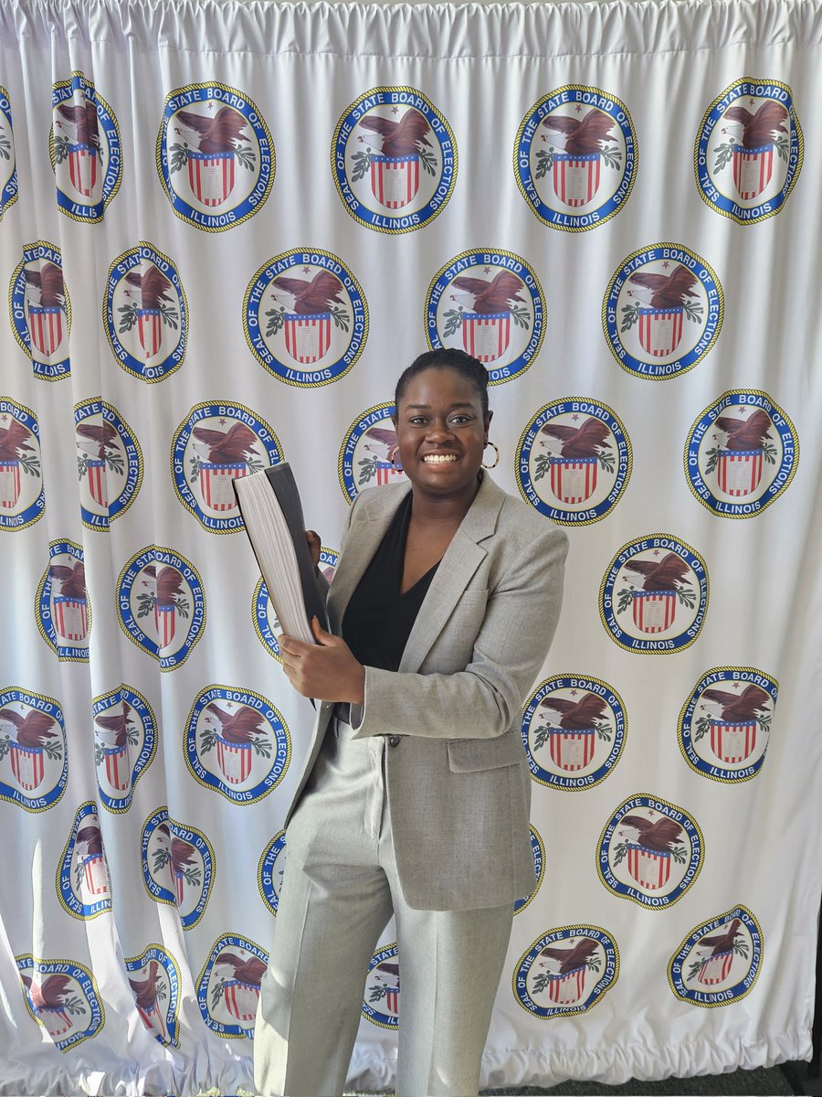 Earlier this morning in Springfield, we filed almost 3,000 signatures to get onto the ballot! Thank you to many volunteers who door knocked and gathered signatures over the past several months. You helped make this day a reality. Thank you. #Congress