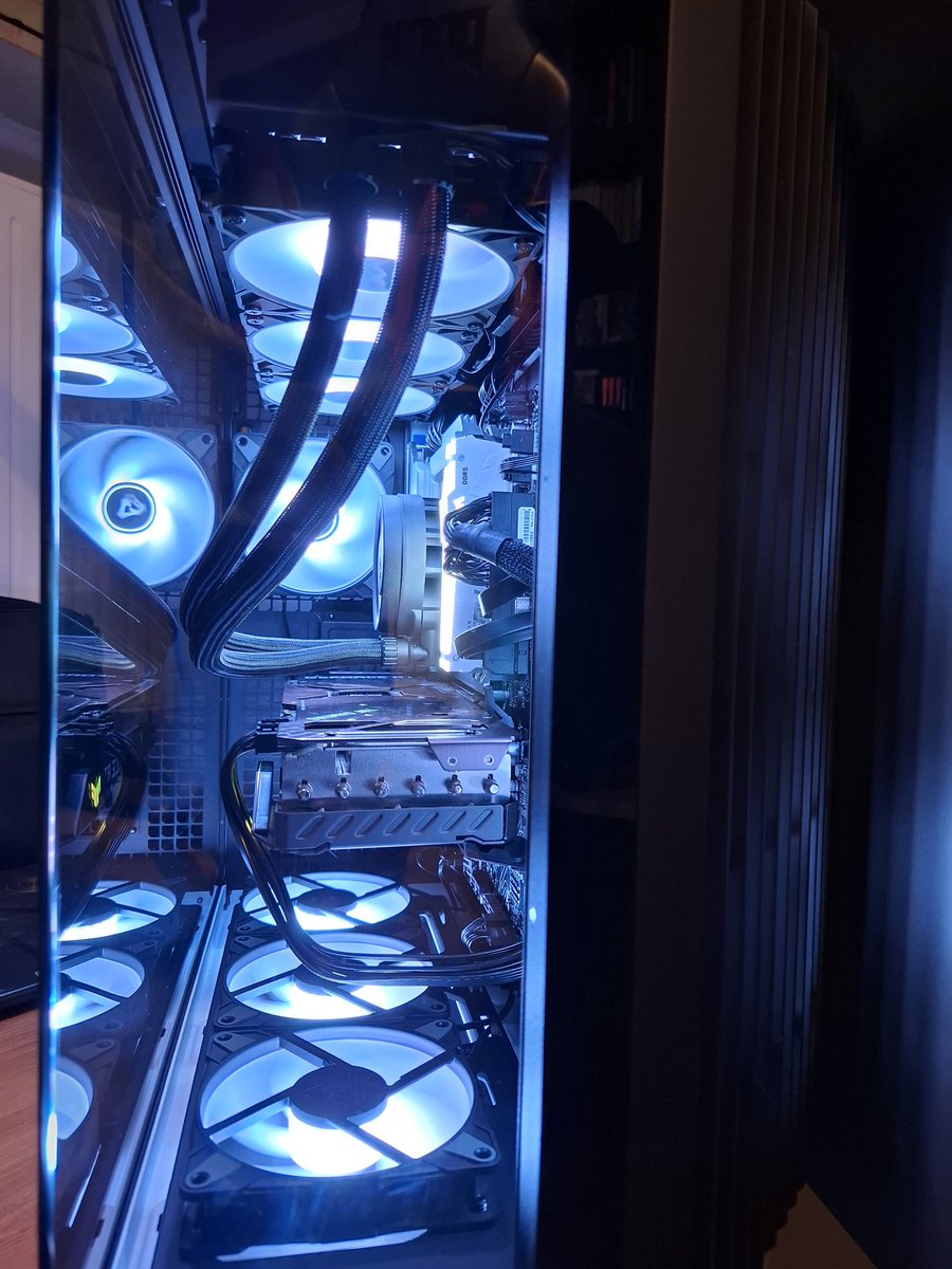 CrowdController tweet media