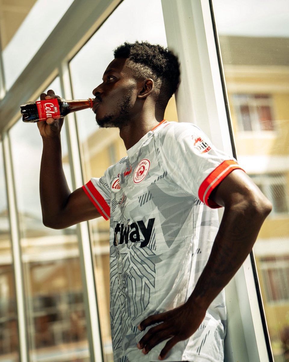 SimbaSCTanzania's tweet photo. Shusha stress ya siku na furahia ladha murua ya MO Cola. #mocola #nguvumoja #motunagusamaishayako https://t.co/KJKJwohtHj