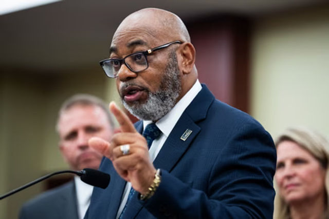 intl_source's tweet image. #UnitedStates #PublicPolicy #FederalWorkers
Federal workers face growing uncertainty as a prolonged government shutdown strains thousands of lives, sparking urgent calls for resolution from union lead...
intlsource.net/en/public/arti…
