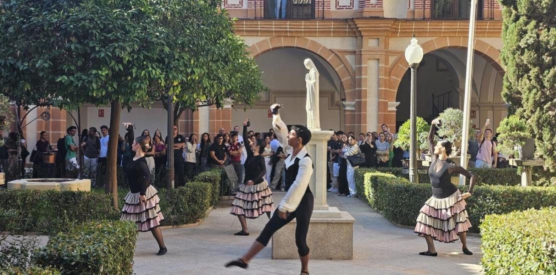 🏛️Finaliza el proyecto europeo Revive con la conferencia final de la <a href="/UCAM/">UCAM Universidad</a>.  Durante la jornada, se presentó el libro donde se mostró la metodología de revitalización de zonas urbanas creada desde el proyecto con jóvenes artistas.

ℹ️Toda la información: ucam.edu/noticias/joven…