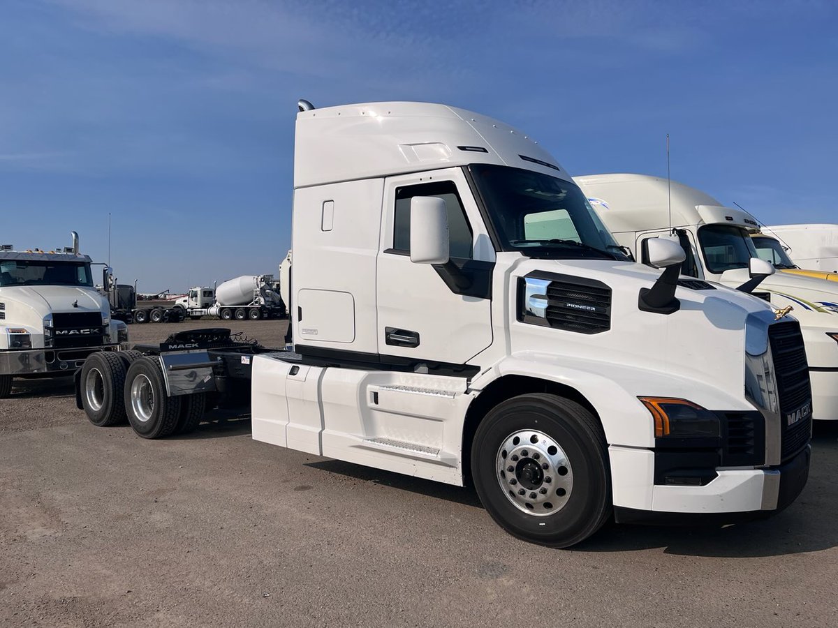 IT'S OFFICIAL!

Our very first Pioneer from Mack Trucks has arrived! 🤩

Keep an eye out for a full walk-around video coming soon! 👀

Learn more: redheadequipment.ca/unveiling-the-…

#redheadequipment #growbuildhaul #macktrucks #mackpioneer