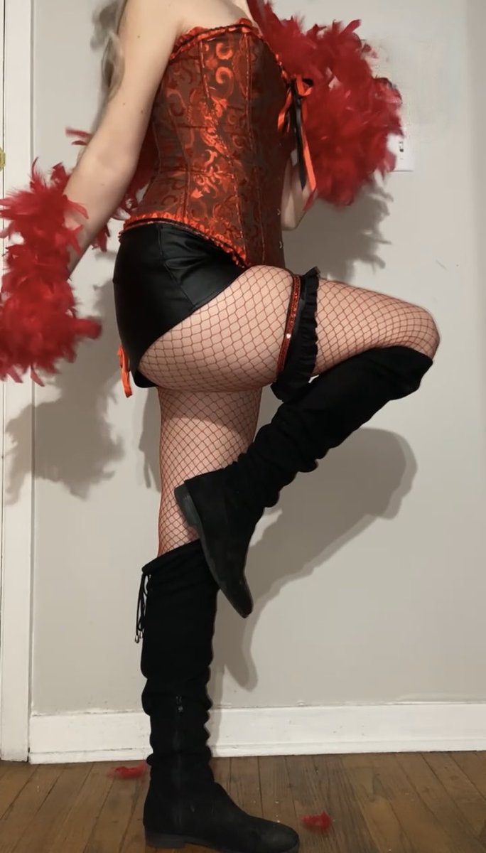 I know everyone had a scary sexy time at the Halloween party on Friday, I may not have been there but I still played some dress up🖤💋 
This week I’ll only be downtown Thursday (Halloween eve🎃👻) 7:30-11 <a href="/Club_Alpha_613/">Club Alpha</a> so don’t miss out and let me be your treat😚