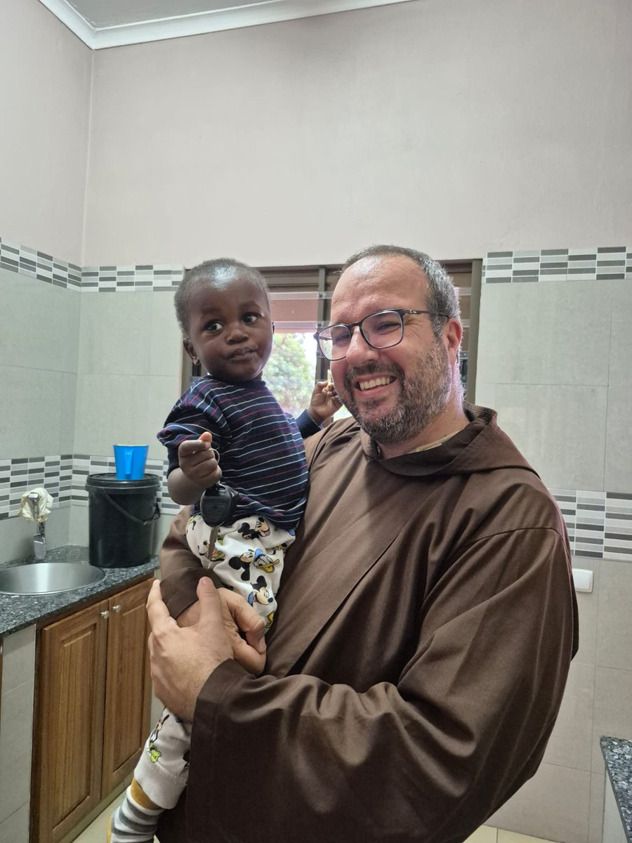 Oggi visita a Lucas. Sinceramente mi mancava tanto stare un po' con Lucas. Ogni bene a tutti. Fra Luca