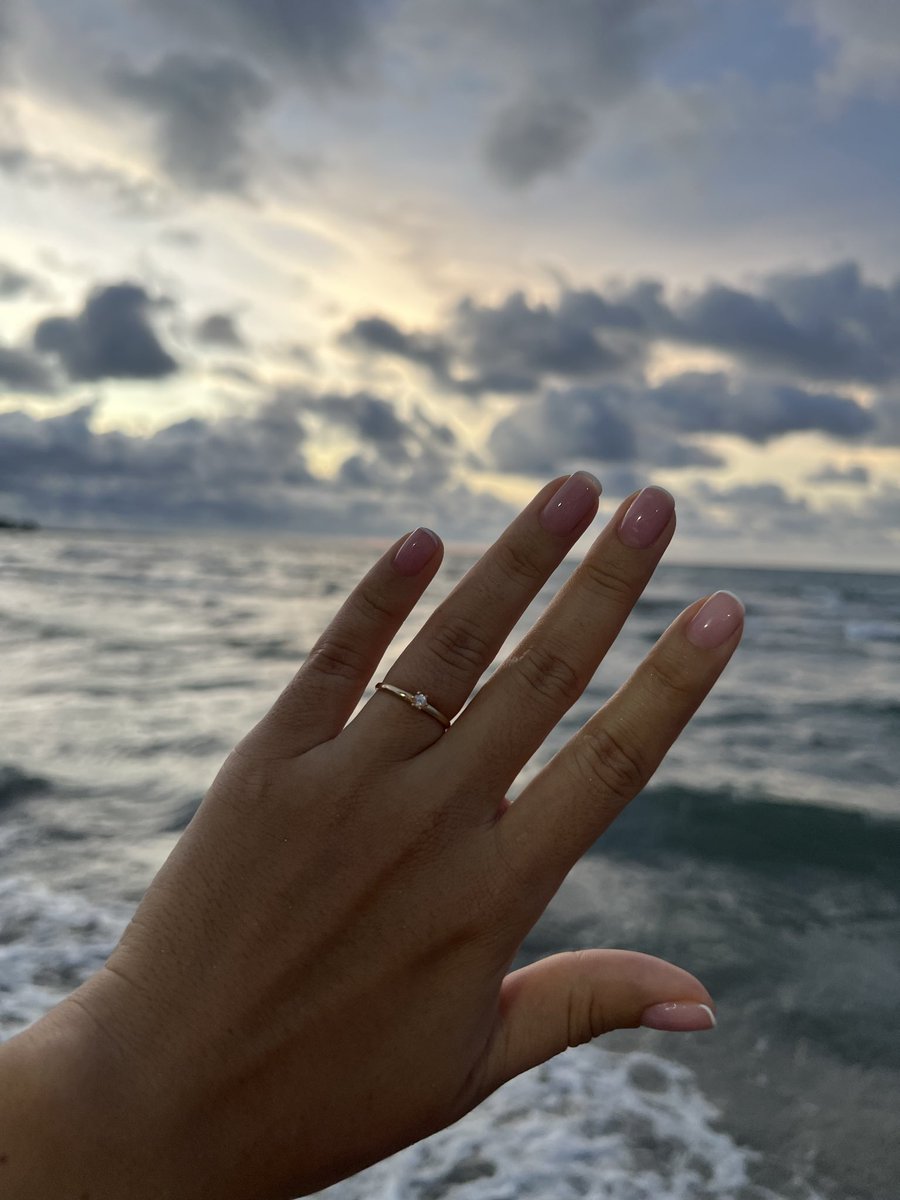 weendyaleman's tweet photo. 5 años después estamos comprometidos🥹😍 https://t.co/shir2GqyL3