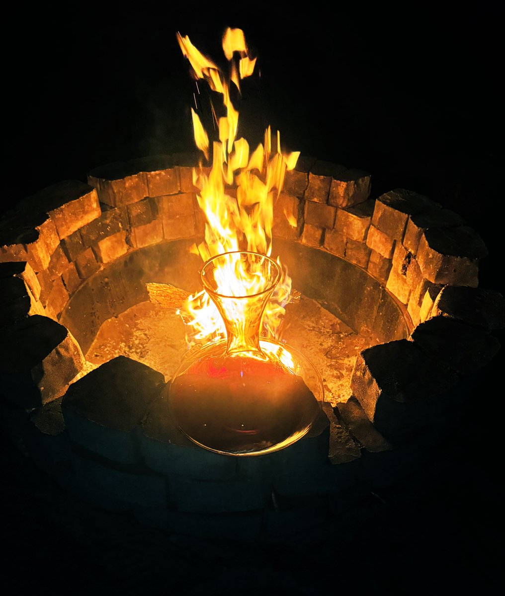 Cooler temperatures are back! &amp; so nighttime fires 🔥 &amp; Marqués de la Concordia Rioja Santiago Reserva 2018 Cuarto Año Spain 🇪🇸 Tempranillo 🍇 wine 🍷 notes 📝: medium-bodied; needed to open for quite a while, then forest floor &amp; emergent juniper berries #delicious 😋