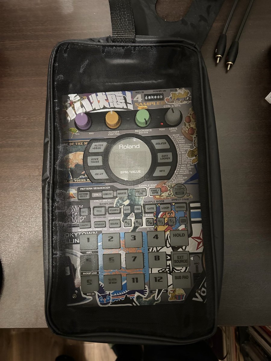 yo_yo_44's tweet image. 耐久性は0だけどダイソーのシューズケースがジャストフィットだったので報告いたします
#SP404SX #SP404mk2