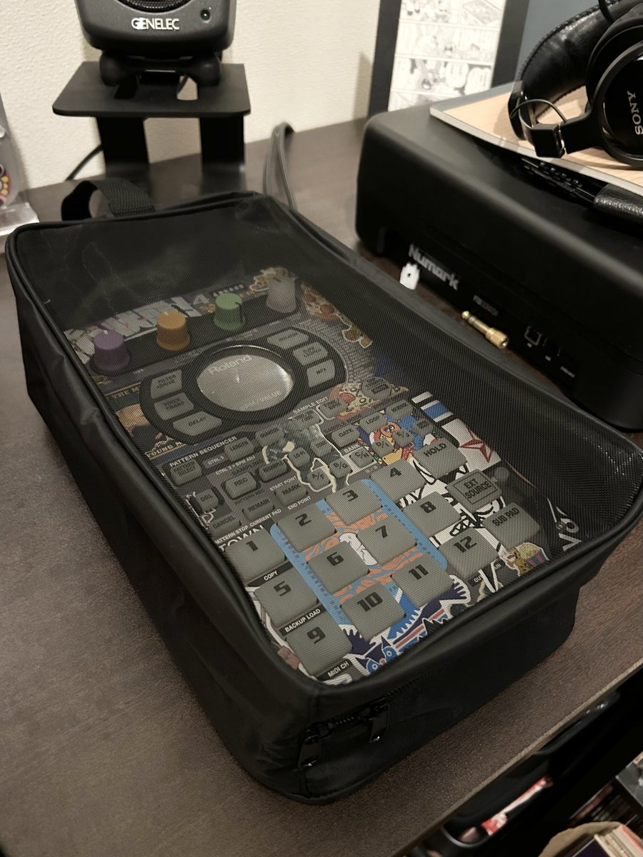 yo_yo_44's tweet image. 耐久性は0だけどダイソーのシューズケースがジャストフィットだったので報告いたします
#SP404SX #SP404mk2