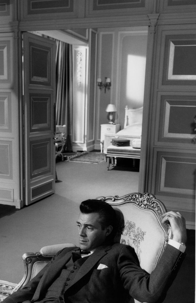 DepressedBergman (@dannydrinkswine) on Twitter photo Dirk Bogarde on the set of 'I Could Go On Singing', Shepperton Studios, UK, 1962.
(📸- Bob Willoughby) Dirk Bogarde on the set of 'I Could Go On Singing', Shepperton Studios, UK, 1962.
(📸- Bob Willoughby)