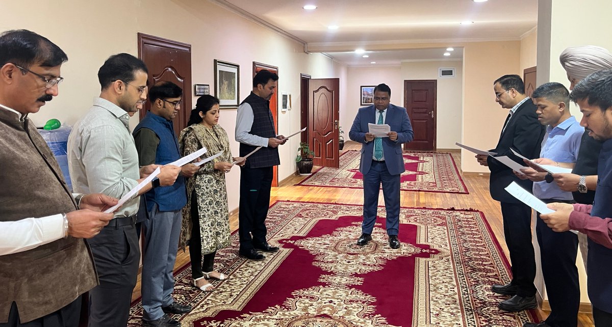 As part of #VigilanceAwarenessWeek2025, Ambassador <a href="/UikaRajesh/">Rajesh Uika</a> administered the Integrity Pledge to officials of the Embassy of India, Dushanbe. The pledge highlights commitment to follow probity and rule of law, act in public interest, and uphold the highest standards of honesty