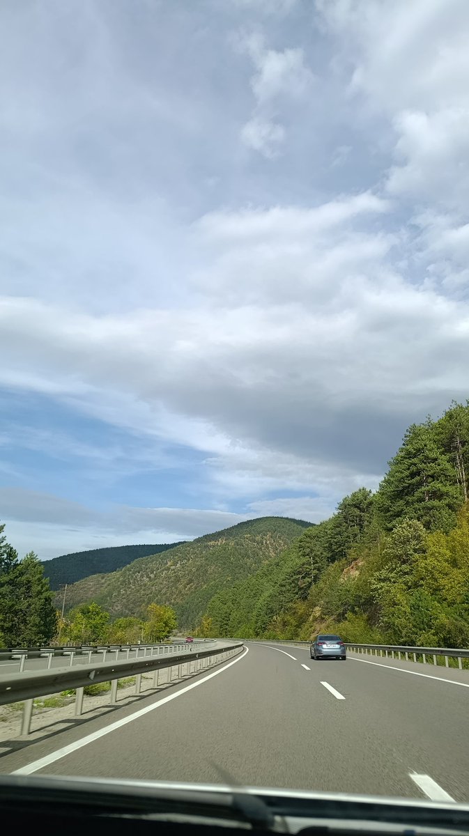 Yol da sensin, yoldaşda... 〽️🤍