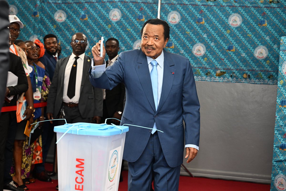 Senegal24News's tweet photo. 🇨🇲Le Conseil constitutionnel proclame Paul Biya vainqueur de l'élection présidentielle avec 53,66% des voix. Un nouveau mandat pour le chef de l'État.
#Cameroun #PaulBiya #Présidentielle2025 #Politique #Afrique https://t.co/oEwe575no1
